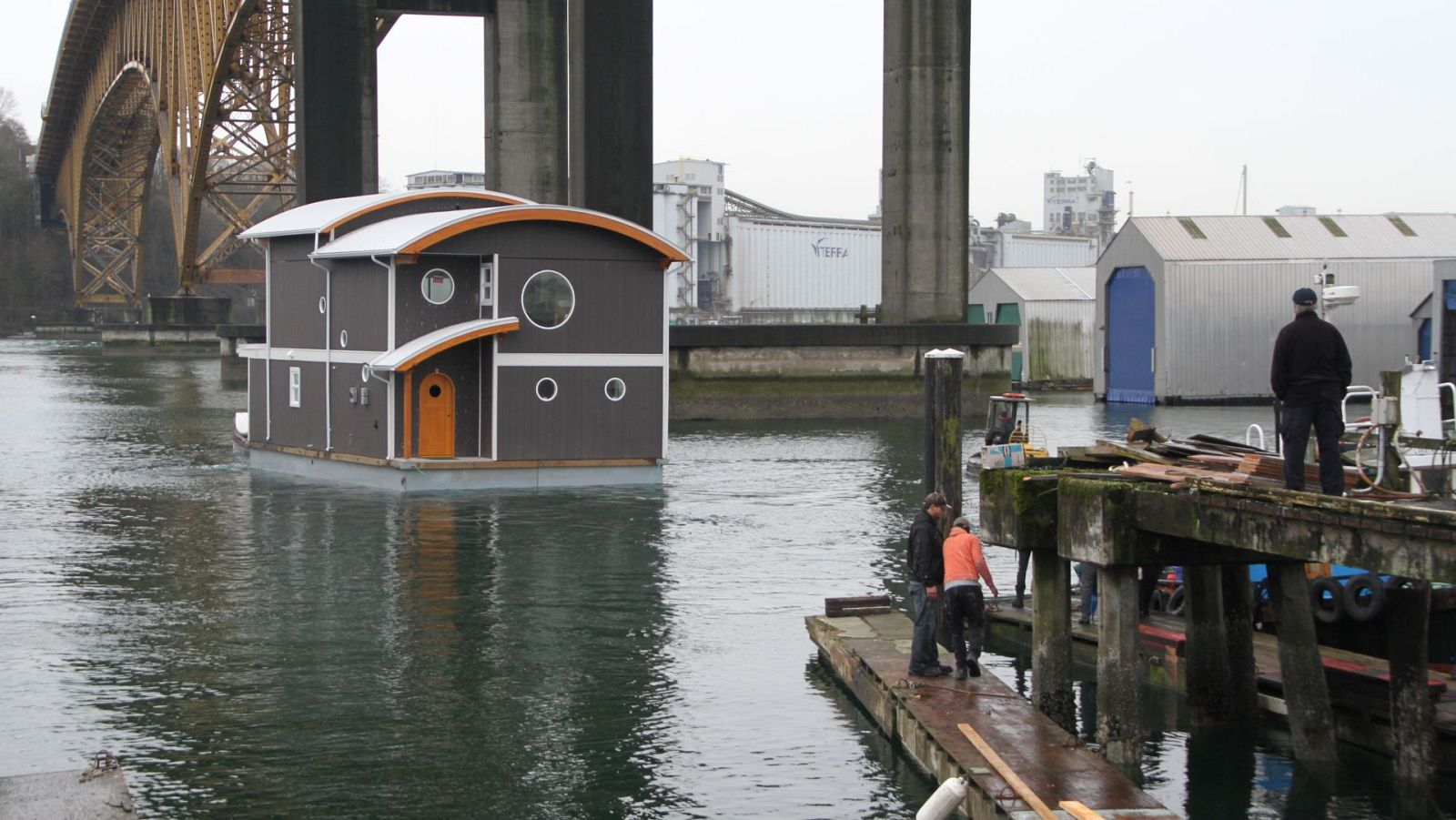 Mi casa flotante - Episodio 5: Peters y Munroe - ver ahora