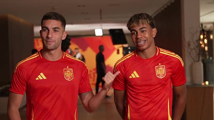L'Informatiu - La complicitat entre Lamine Yamal i Ferran Torres abans d'un partit decisiu