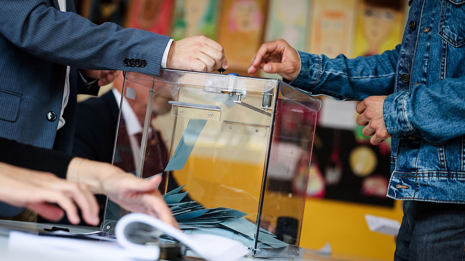 Los franceses votan en la primera vuelta de las legislativas