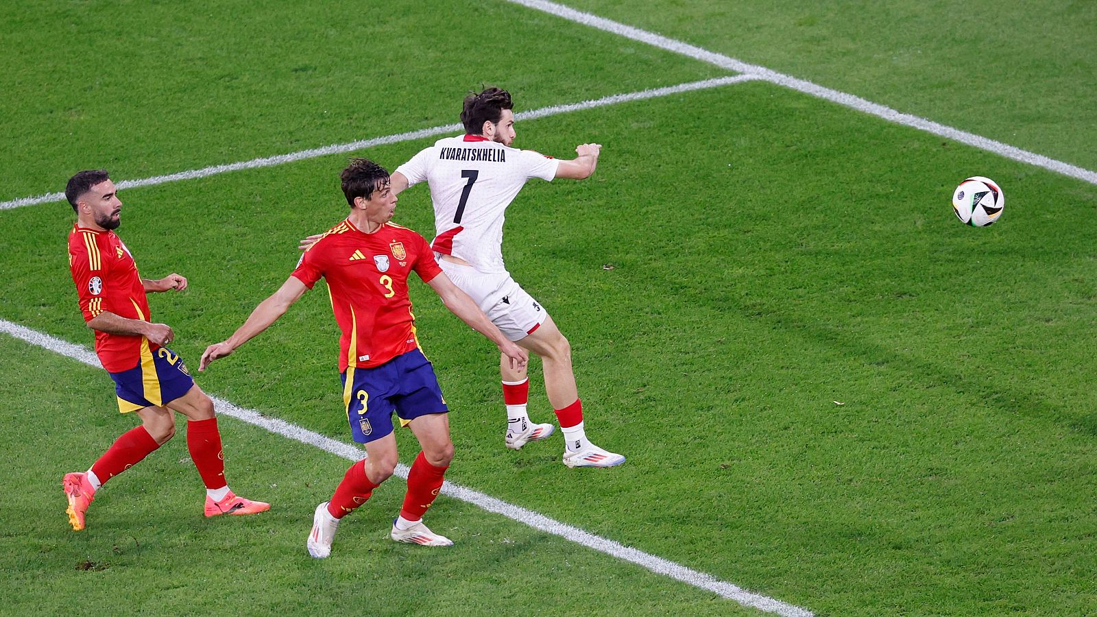 Le Normand se anota en propia ante Georgia el primer gol en contra de España en la Eurocopa