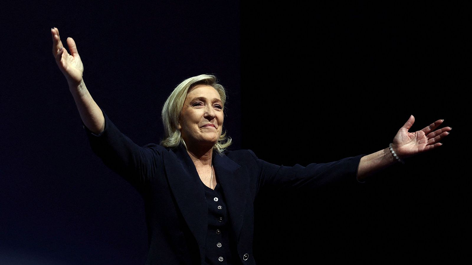 Le Pen pide "la mayoría absoluta" en segunda vuelta