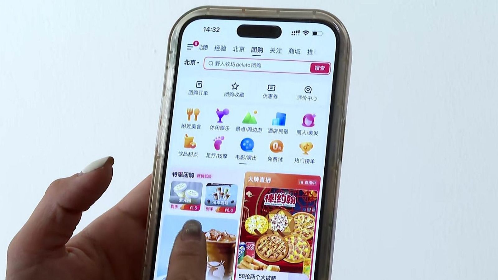 TikTok y Douyin fueron creadas por la misma empresa, pero Douyin solo se puede descargar en China  y TikTok es para el resto del mundo.
