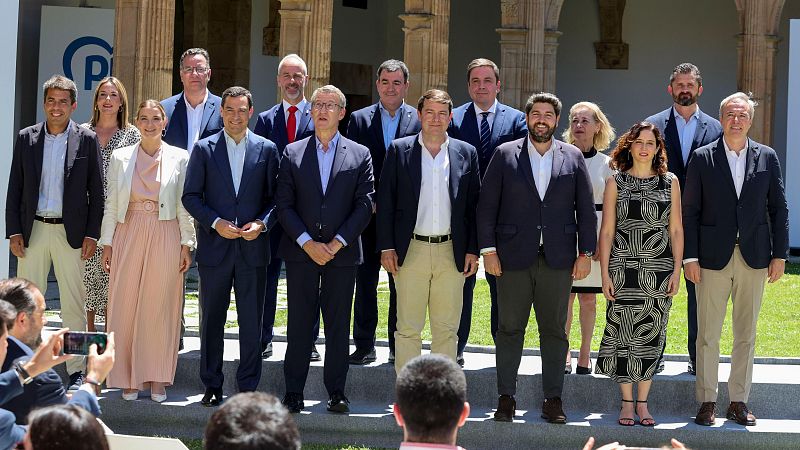 Feijóo, tras la firma del acuerdo para una EBAU común: "Los beneficiarios serán los estudiantes"