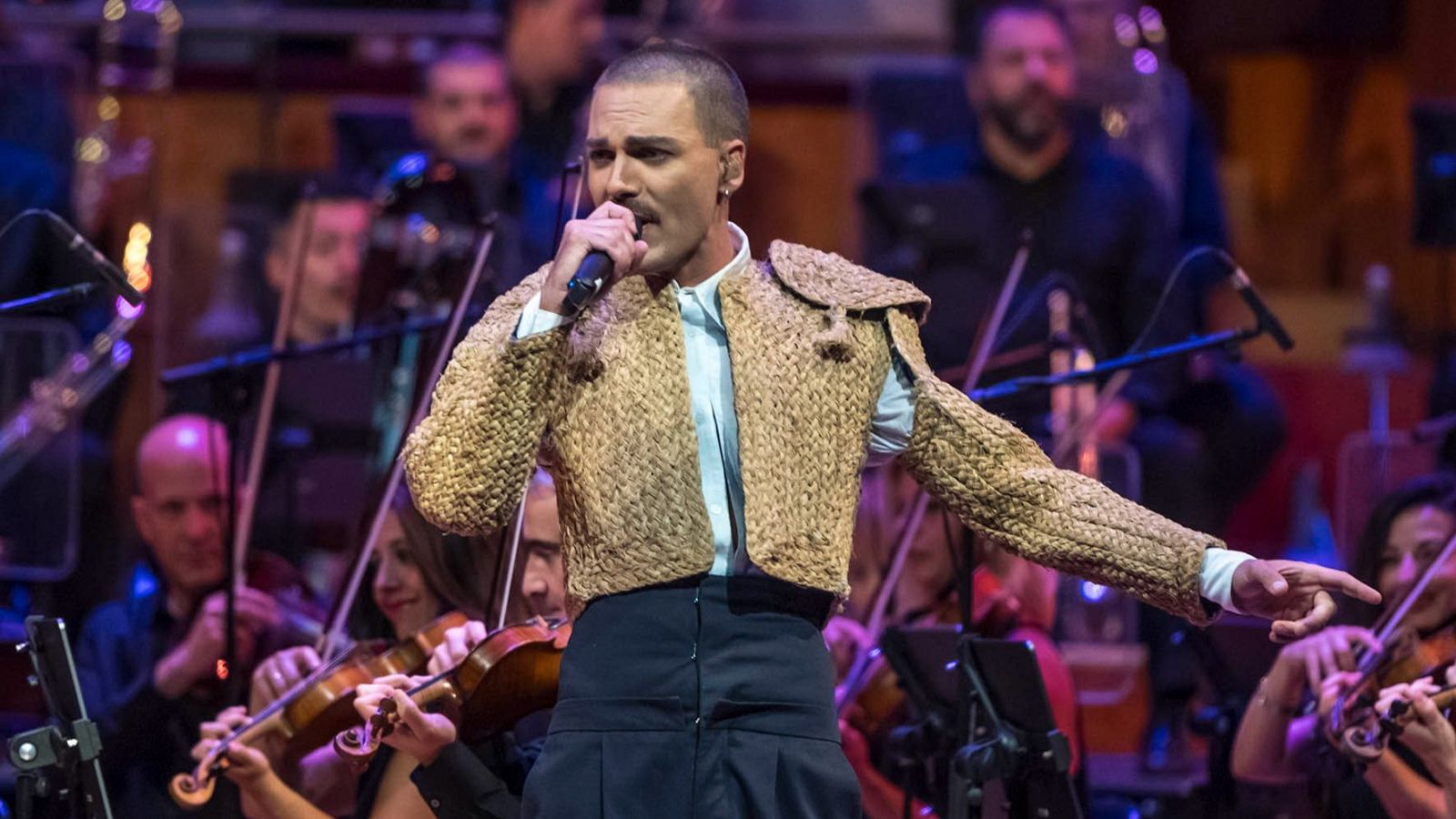 Alberto Jiménez canta "Compuesto y sin novio" en el concierto 'Lo que soy'