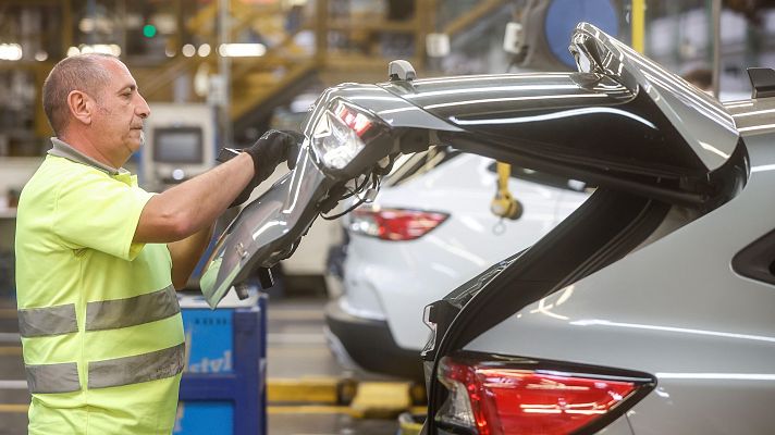 Telediario 2 - Trabajo negociará con los sindicatos la reducción de la jornada laboral