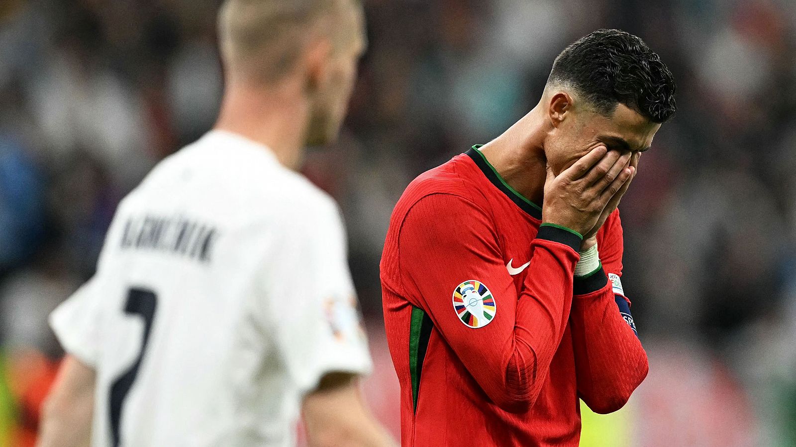 Uno de los momentos de la Eurocopa: Cristiano Ronaldo llorando tras el penalti parado por Oblak