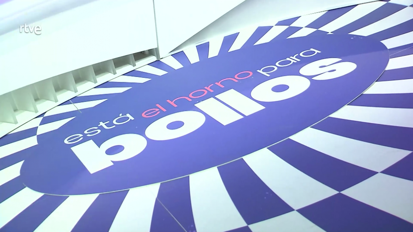 Está el horno para bollos - RTVE responde | Ver