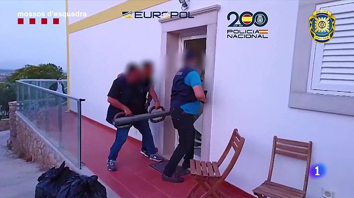 L'Informatiu - Desmantellada una banda que estafava gent gran per telèfon