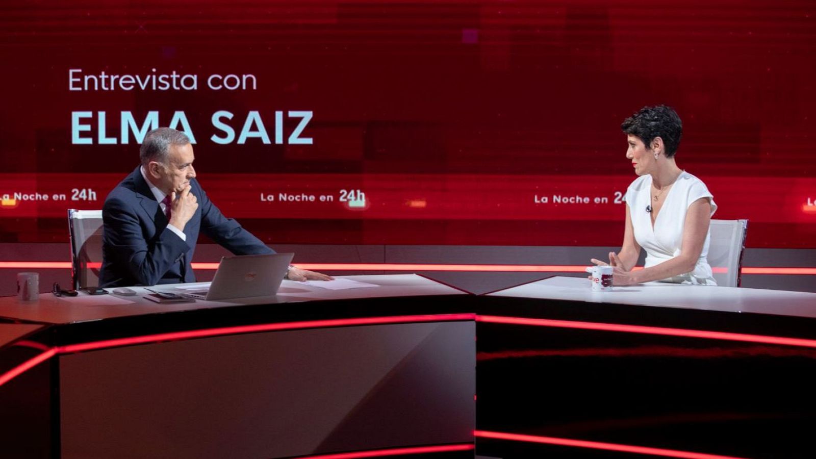 Entrevista a Elma Saiz: "Las declaraciones de Feijóo alimentan los bulos sobre los menores no acompañados" - La noche en 24h | Ver