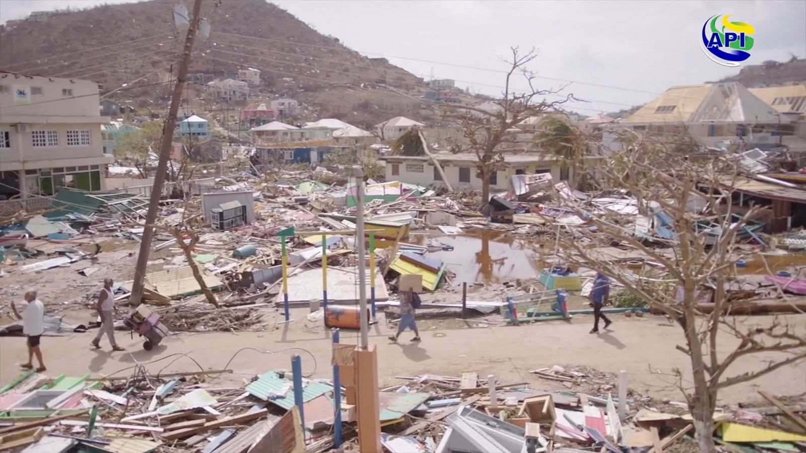 El huracán Beryl avanza por el Caribe rumbo a Jamaica con fuertes vientos