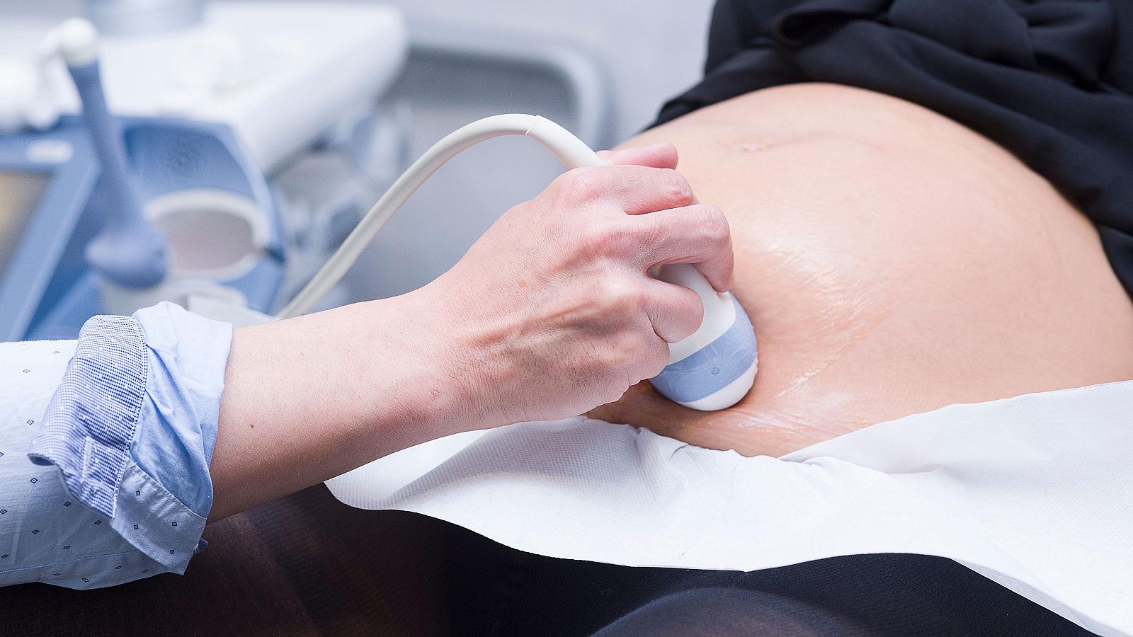 Italia estudia dar 1.000 euros al mes por renunciar a abortar | Ver