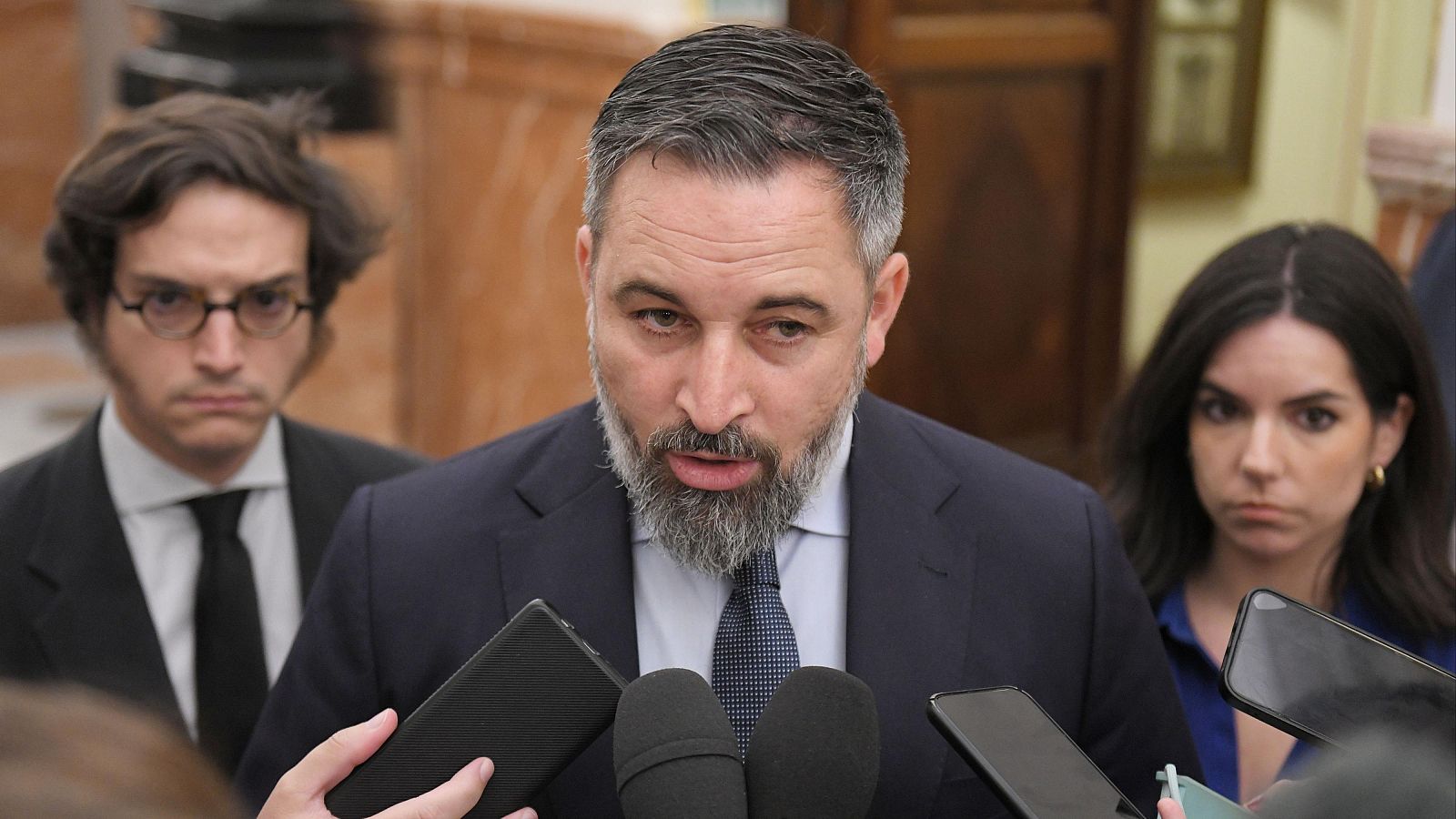 Abascal aboga por "enviar a la Armada" para controlar la migración y critica el "efecto llamada" Abascal aboga por "enviar a la Armada" para controlar la migración - Informativo 24h | Ver