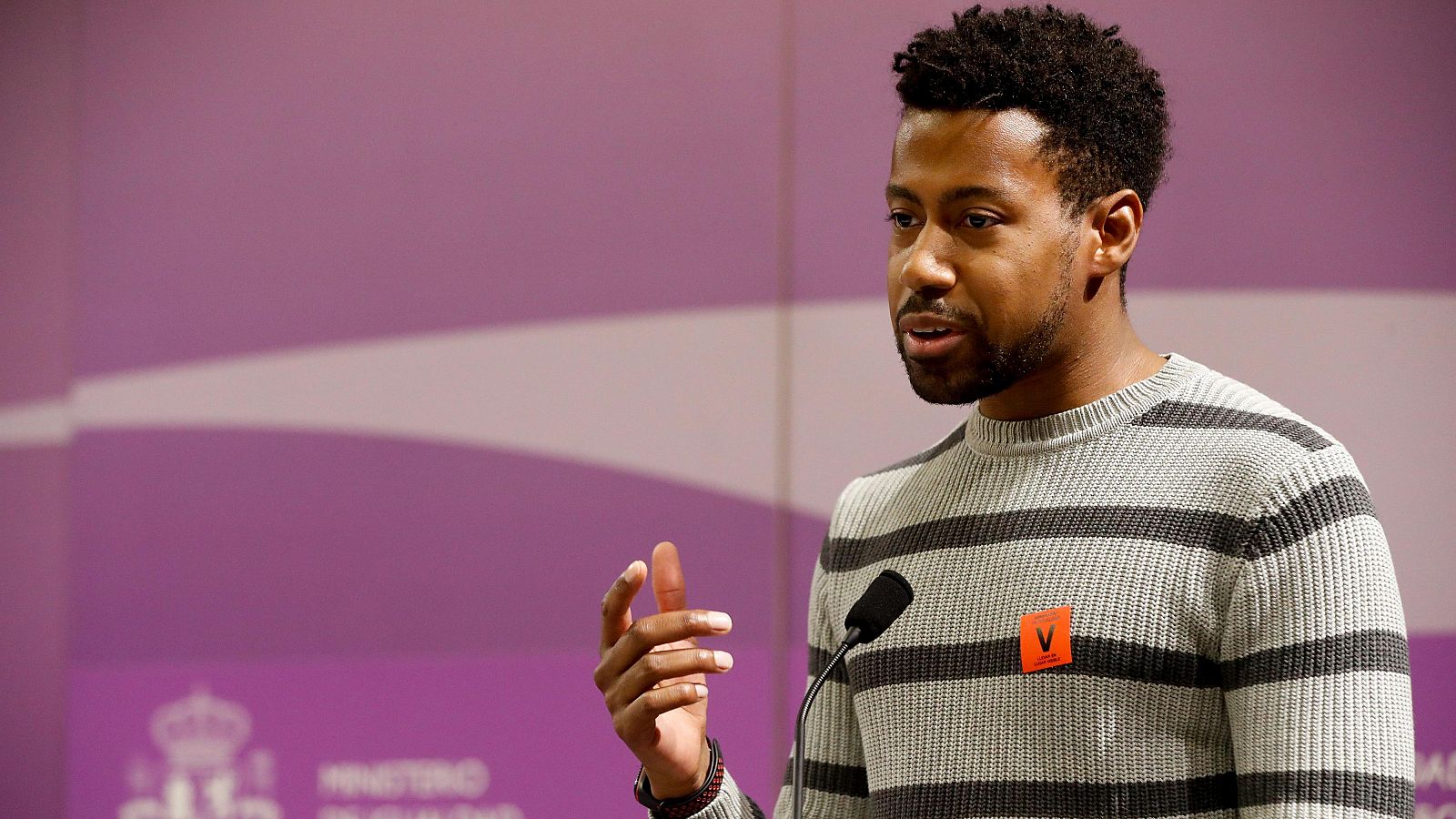 Orgullo LGTBI: entrevista a Ronny de la Cruz (COGAM) - La noche en 24h | Ver