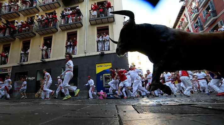 San Fermín - Primer encierro San Fermín 2024: largo y peligroso en la plaza con La Palmosilla