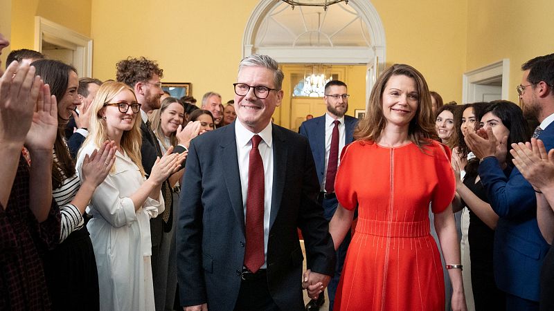 Starmer logra una mayoría absoluta histórica y pone fin a 14 años de Gobiernos conservadores en Reino Unido