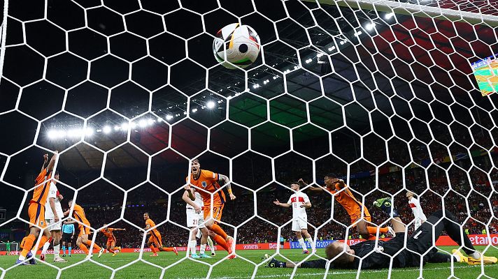 Perfecto centro de Memphis Depay y cabezazo de De Vrij para el 1-1 del Países Bajos - Turquía