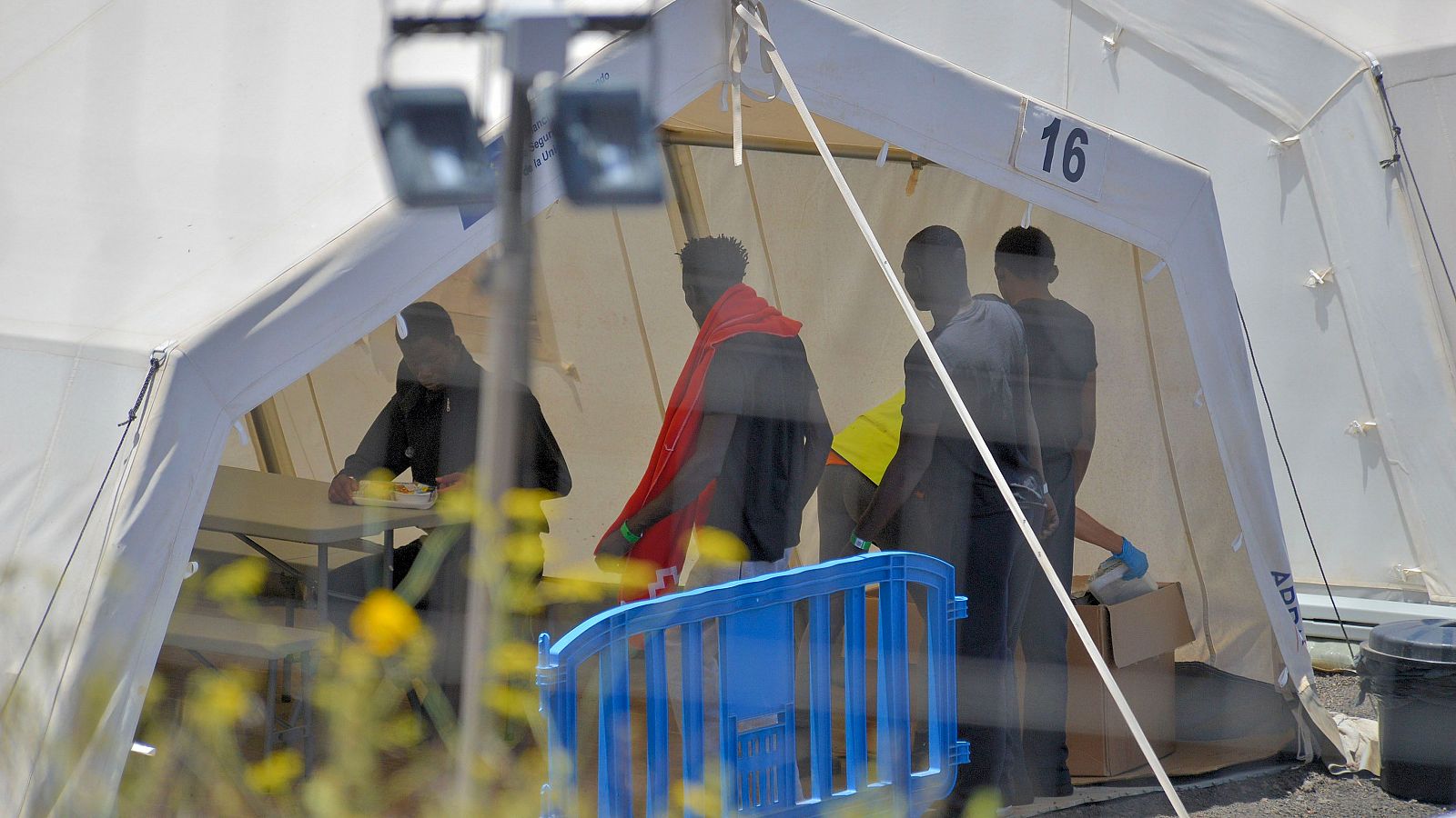 200 migrantes llegan a la isla de El Hierro durante el fin de semana | Ver