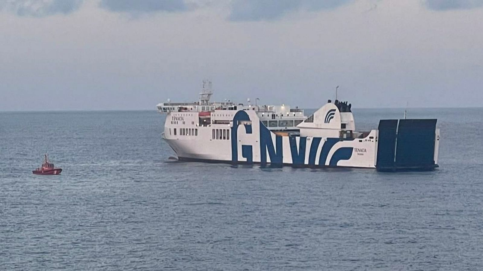 Un barco con 400 pasajeros, a la deriva tras un incendio cerca de Baleares