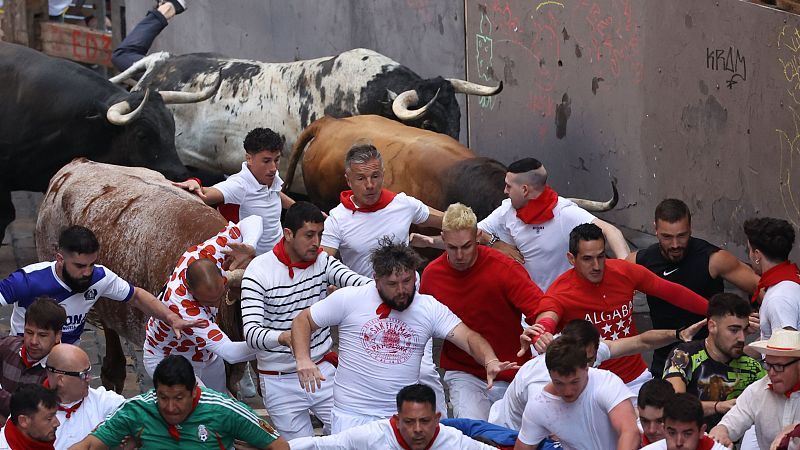 San Fermín 2024: Los pastores, tras el tercer encierro: "La gente corre más por los costados" - La hora de La 1 | Ver