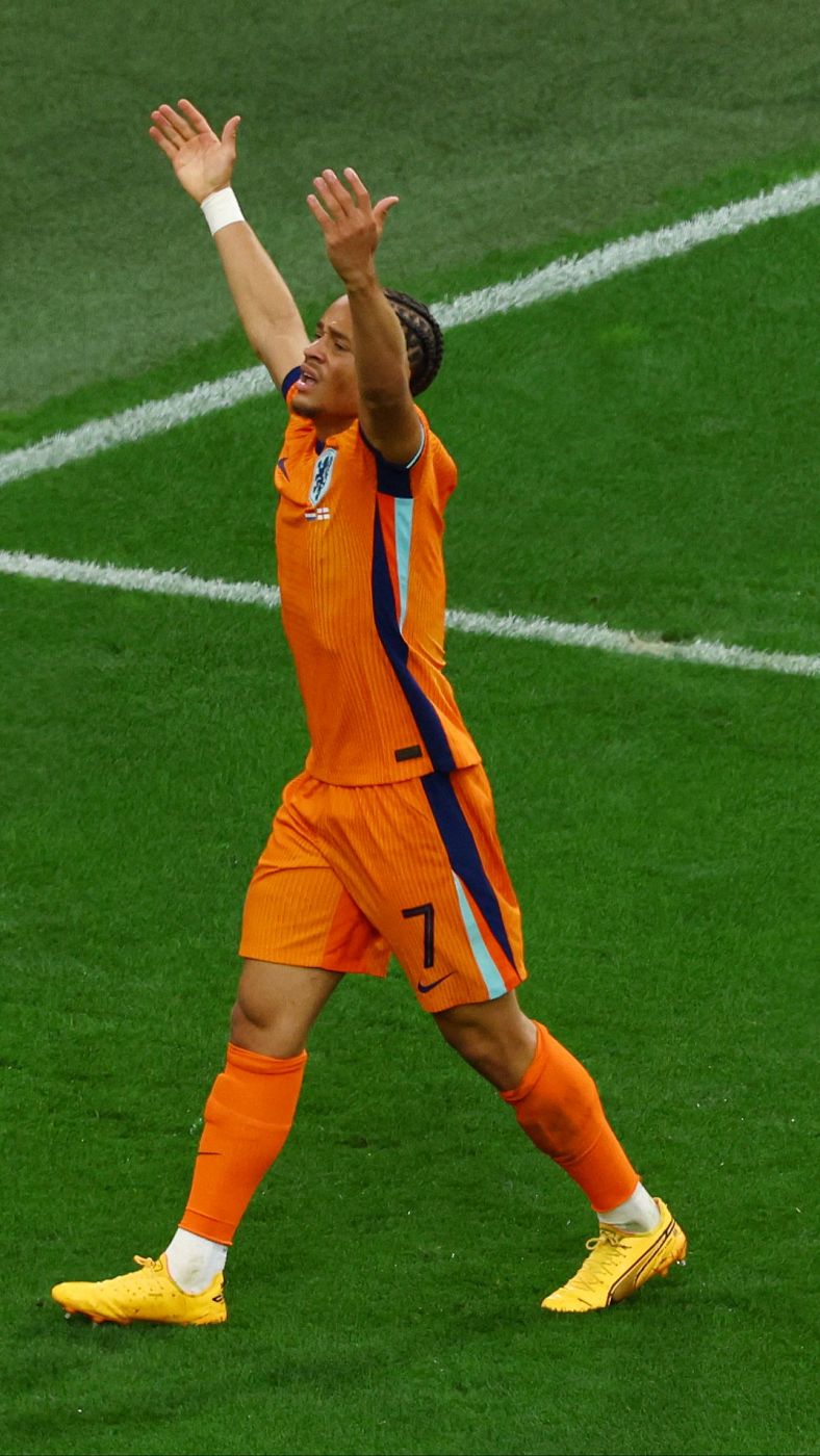 Gol de Xavi Simons (7') Países Bajos - Inglaterra (1-0) | Eurocopa 2024 | Ver