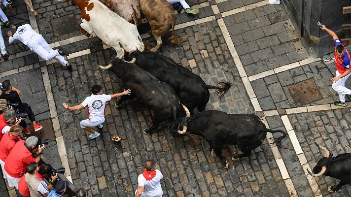 Sexto encierro de San Fermín 2024 a cámara lenta