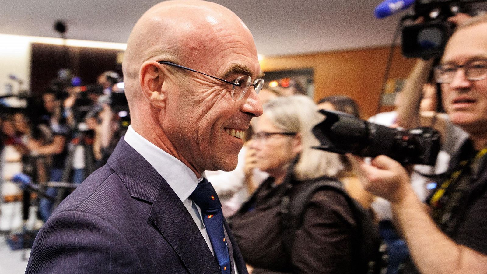 Vox podría romper pactos en los ayuntamientos por la inmigración - La hora de La 1 | Ver