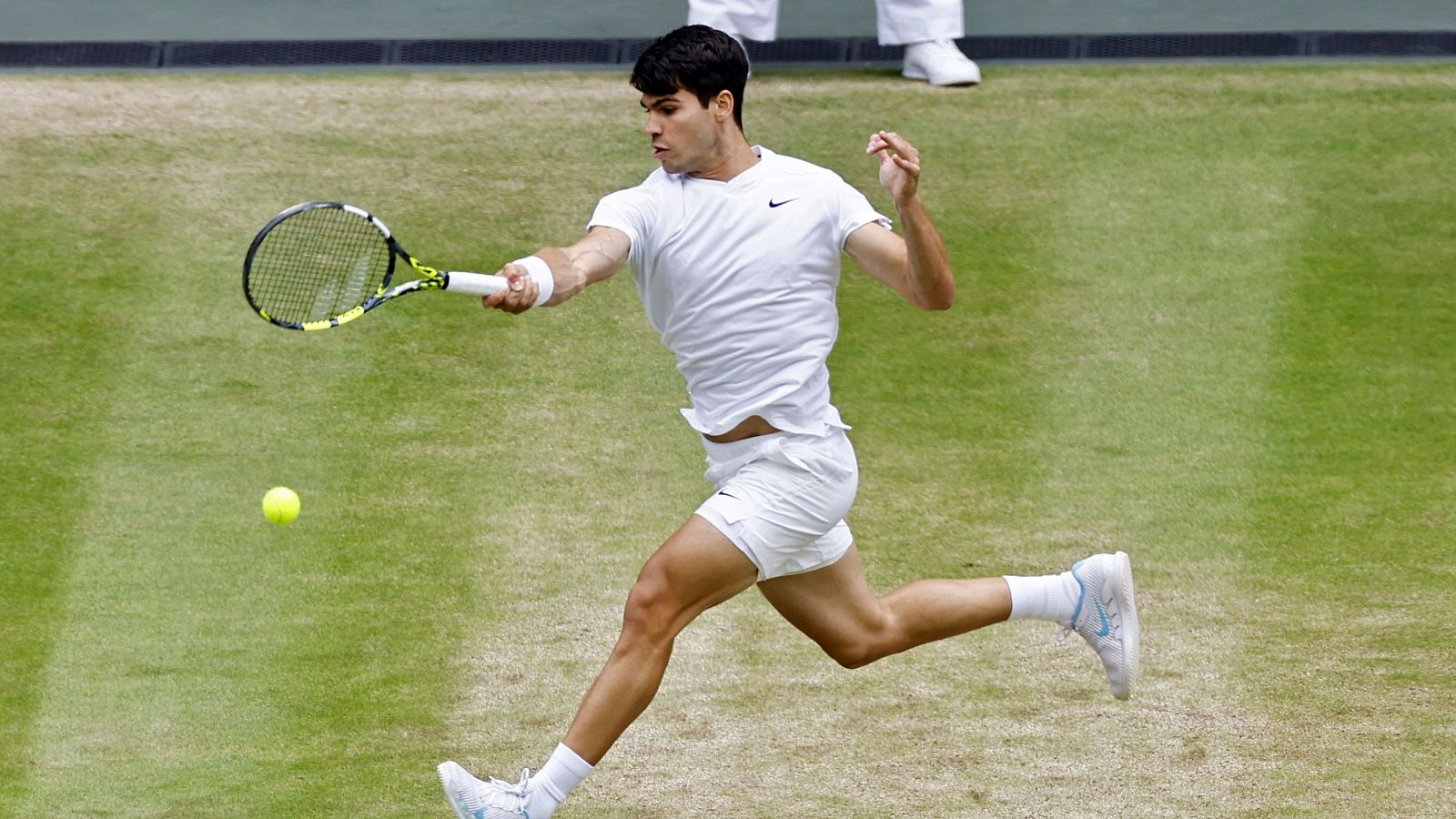 Carlos Alcaraz, favorito de la afición londinense para la final de Wimbledon