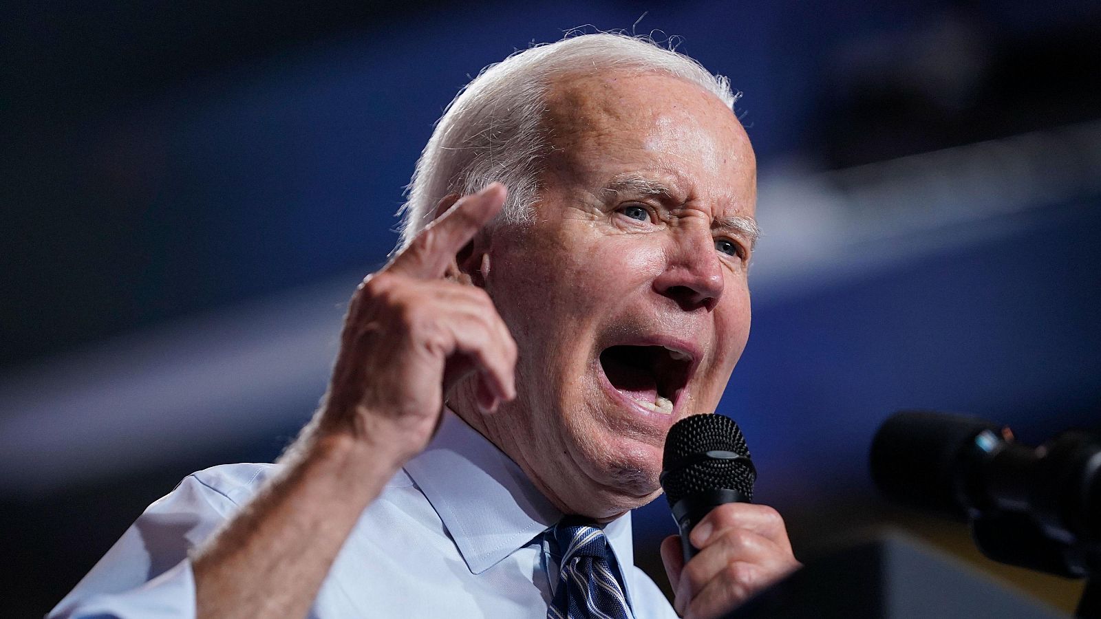 Biden se resiste a retirarse a pesar de sus lapsus | Ver