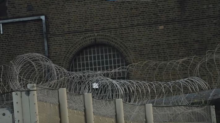 Telediario 2 - Reino Unido acelera la liberación de presos para evitar el hacinamiento