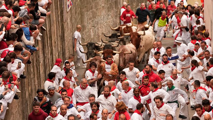 Telediario 1 - Dentaduras, carteras o una pierna ortopédica: algunos de los objetos perdidos durante los Sanfermines