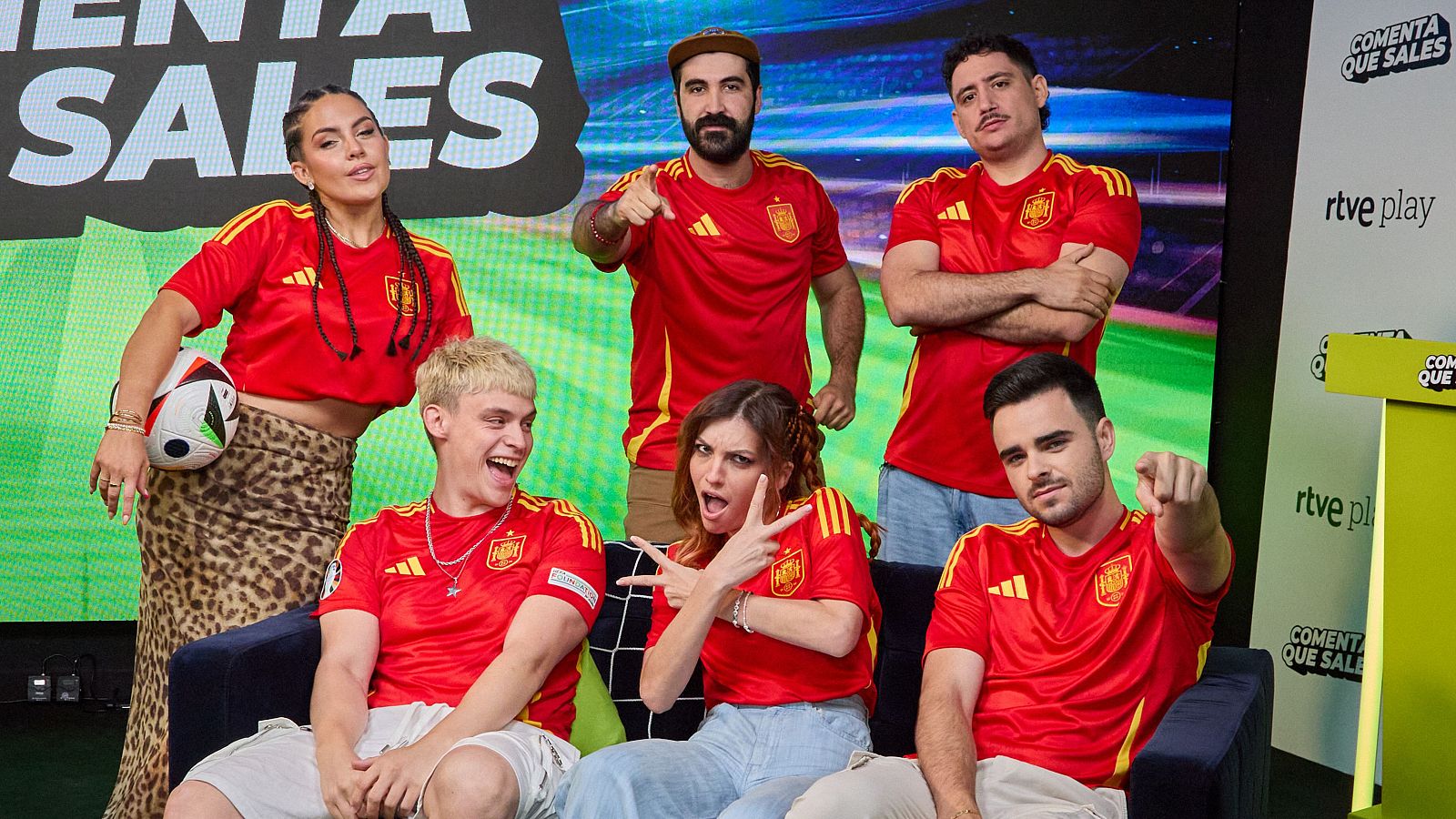 España ha jugado la final de la Eurocopa 2024 ante Inglaterra. Darío Eme Hache, Lucia Borro y Javi Nácher han vivido el encuentro de la Roja con dos invitados muy especiales: Cristinini y Almácor.