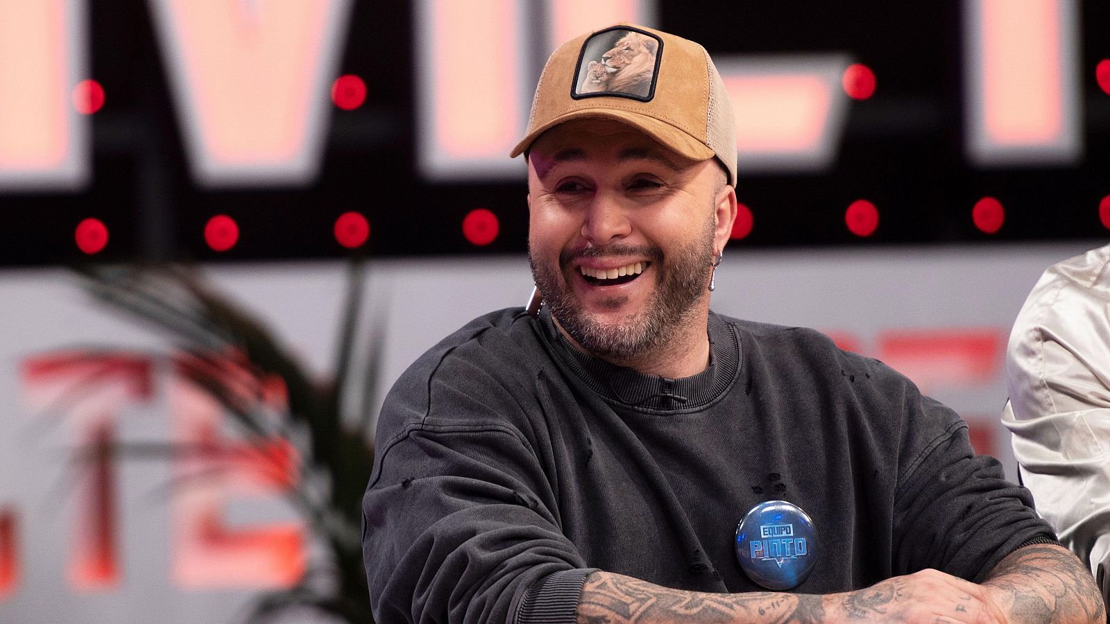 Kiko Rivera cuenta que ligó con una fan de Isabel Pantoja: "Tenía la  habitación llena de fotos de mi madre"