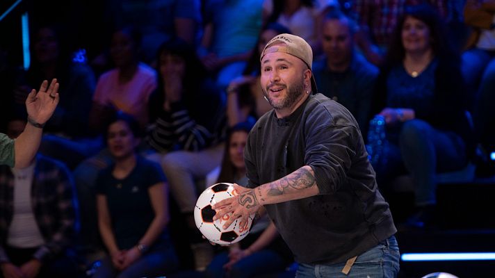 Invictus, ¿te atreves? - Kiko Rivera se coló en el autobús del Sevilla para celebrar una victoria histórica