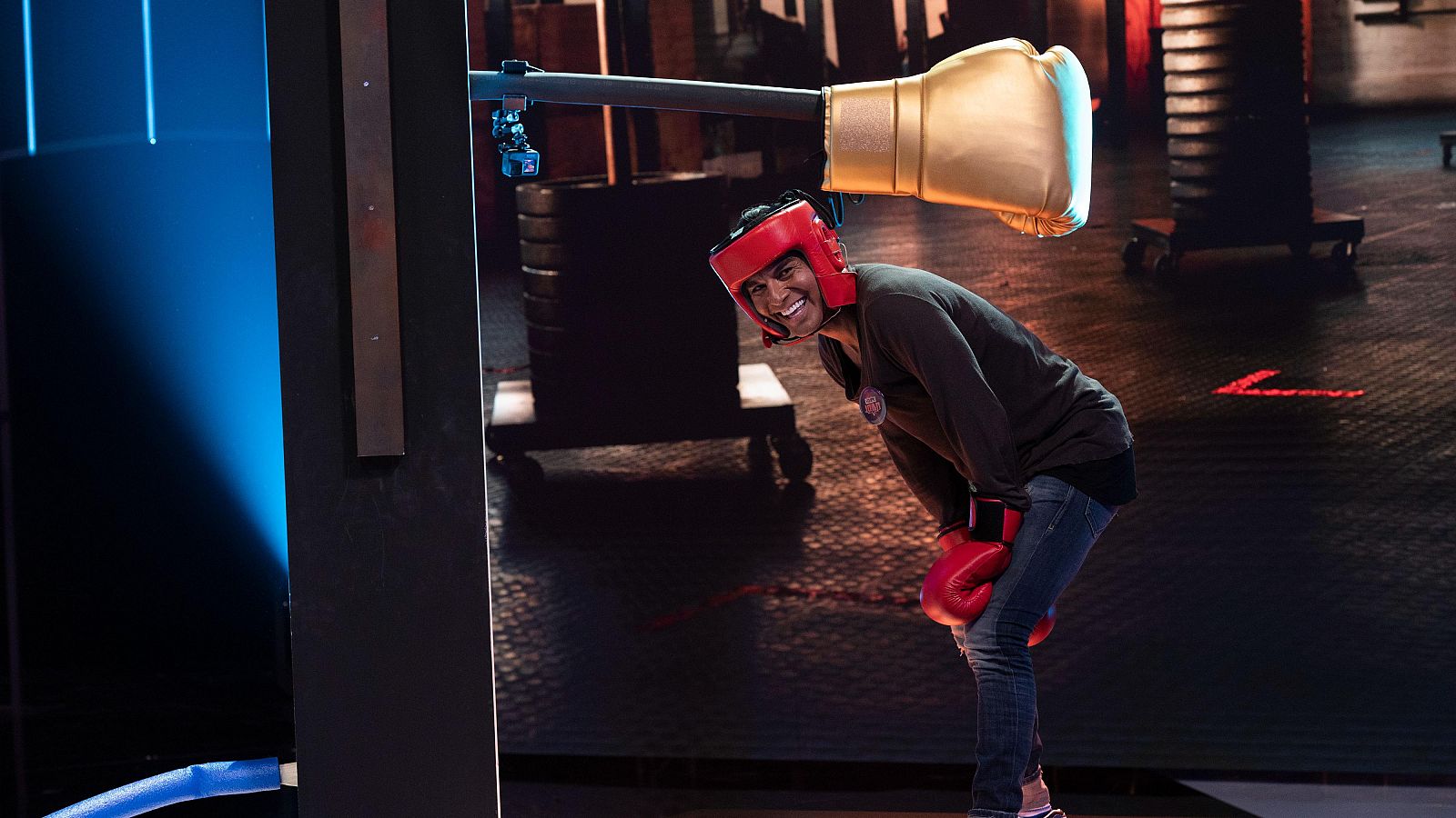 Invictus: Julio Iglesias Jr. desvela a J.J. Vaquero bajo una sábana - Invictus, ¿te atreves? | Ver