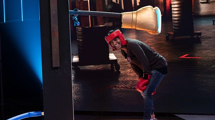 Invictus, ¿te atreves? - Julio Iglesias Jr. desvela quién se encuentra bajo una sábana