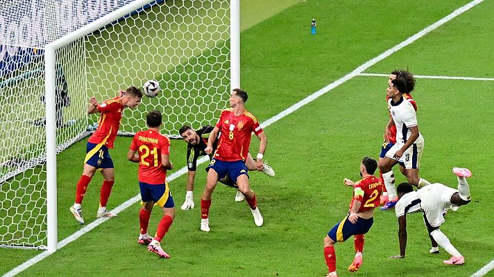 La parada de cabeza de Dani Olmo en el 89' que vale media Eurocopa