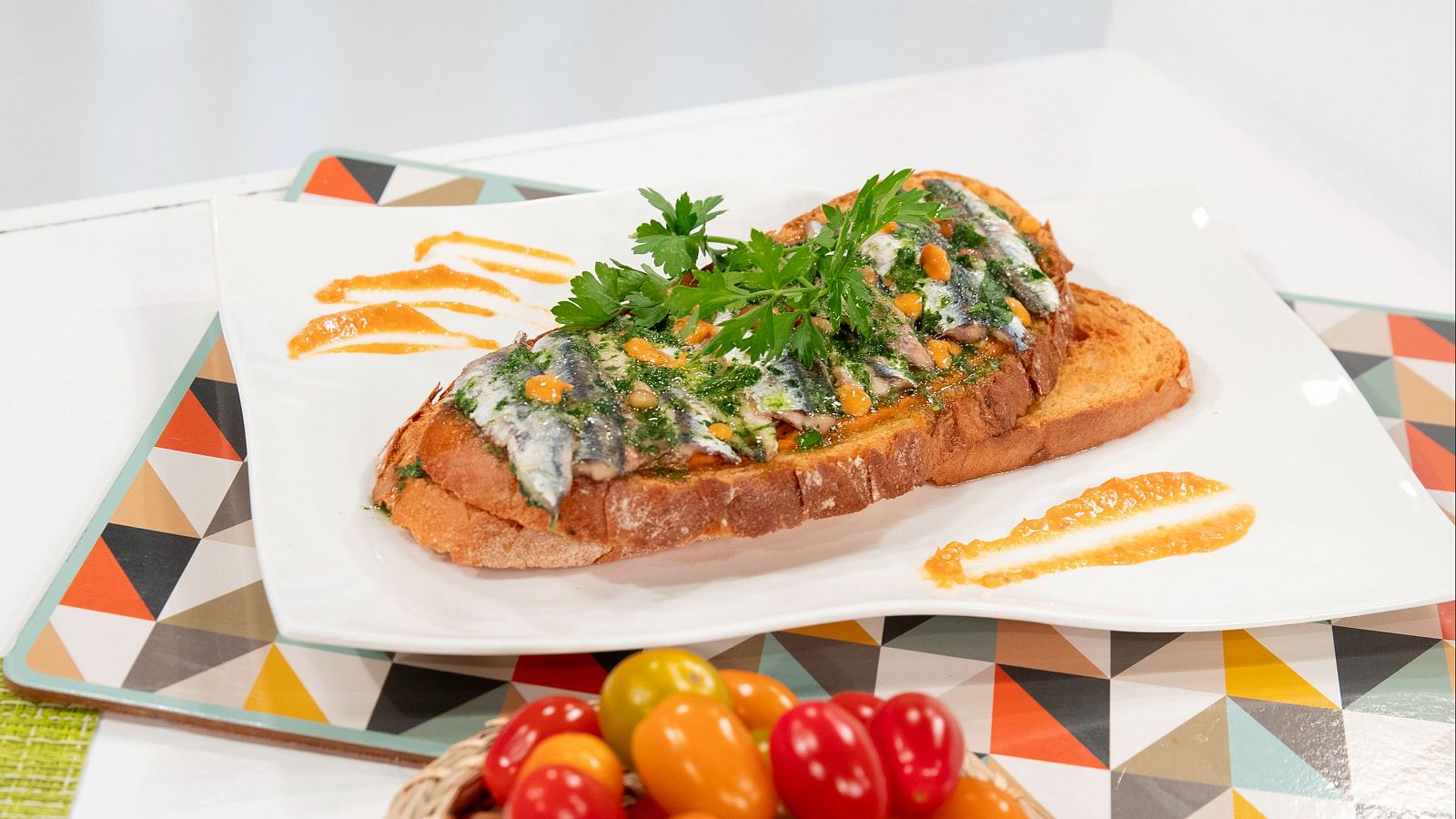 Receta de boquerones con tomates chery del chef Sergio Fernández