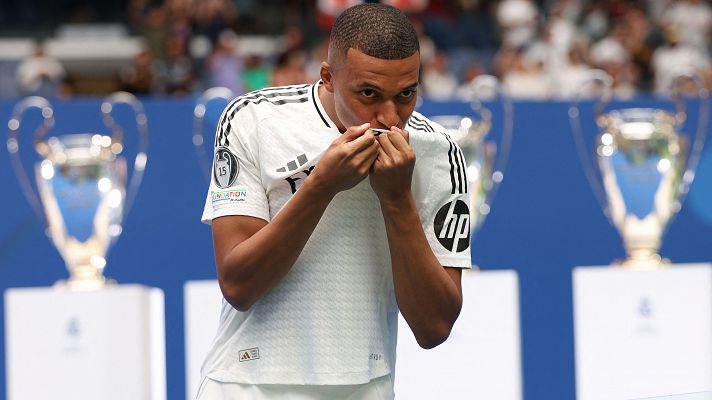 Fútbol - Kylian Mbappé, presentado en el Bernabéu: "Cumplo mi sueño de jugar en el Madrid"