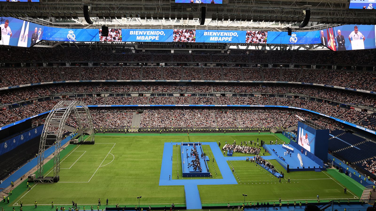 Locura en el Bernabéu por la llegada de Kylian Mbappé Kylian Mbappé: ambiente de su presentación en el Real Madrid | Ver