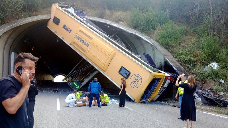 Tres Heridos Críticos En Un Accidente De Autobús En Barcelona