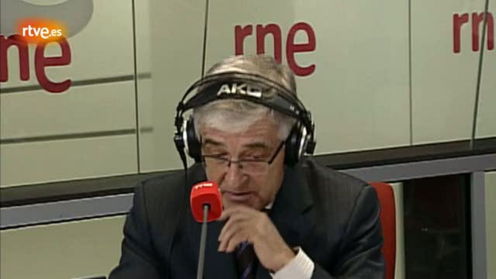 Sin programa: El presidente del Supremo lamenta viajar en turista porque no da buena imagen | RTVE Play