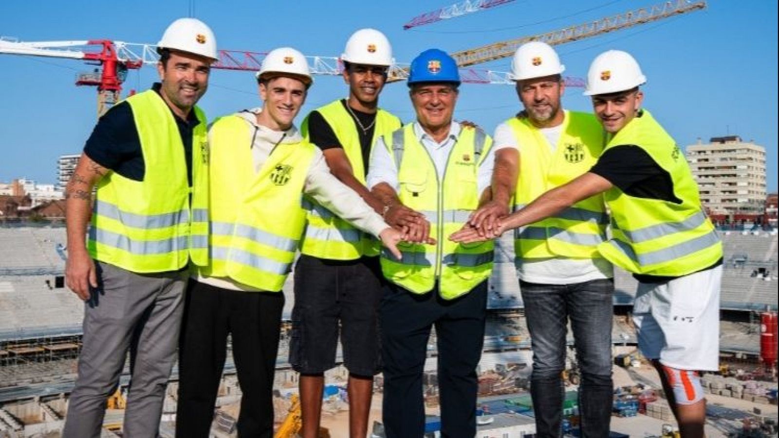 Gavi, Pedri y Lamine Yamal visitan las obras del Camp Nou