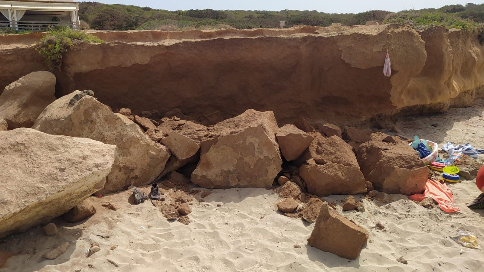 Muere la bebé herida por un desprendimiento de rocas en Formentera