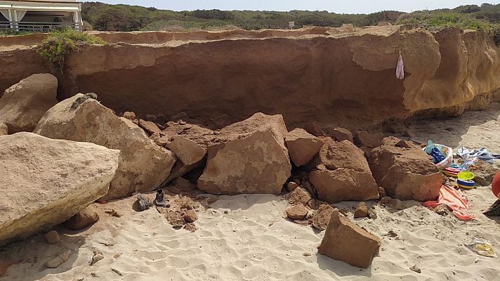 Muere la bebé de dos meses por un desprendimiento de rocas en una playa de Formentera