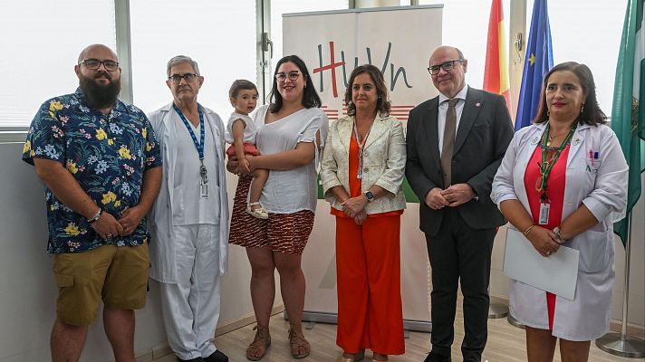 Telediario 1 - Una bebé española de 16 meses recibe el primer paladar artificial implantado en Europa