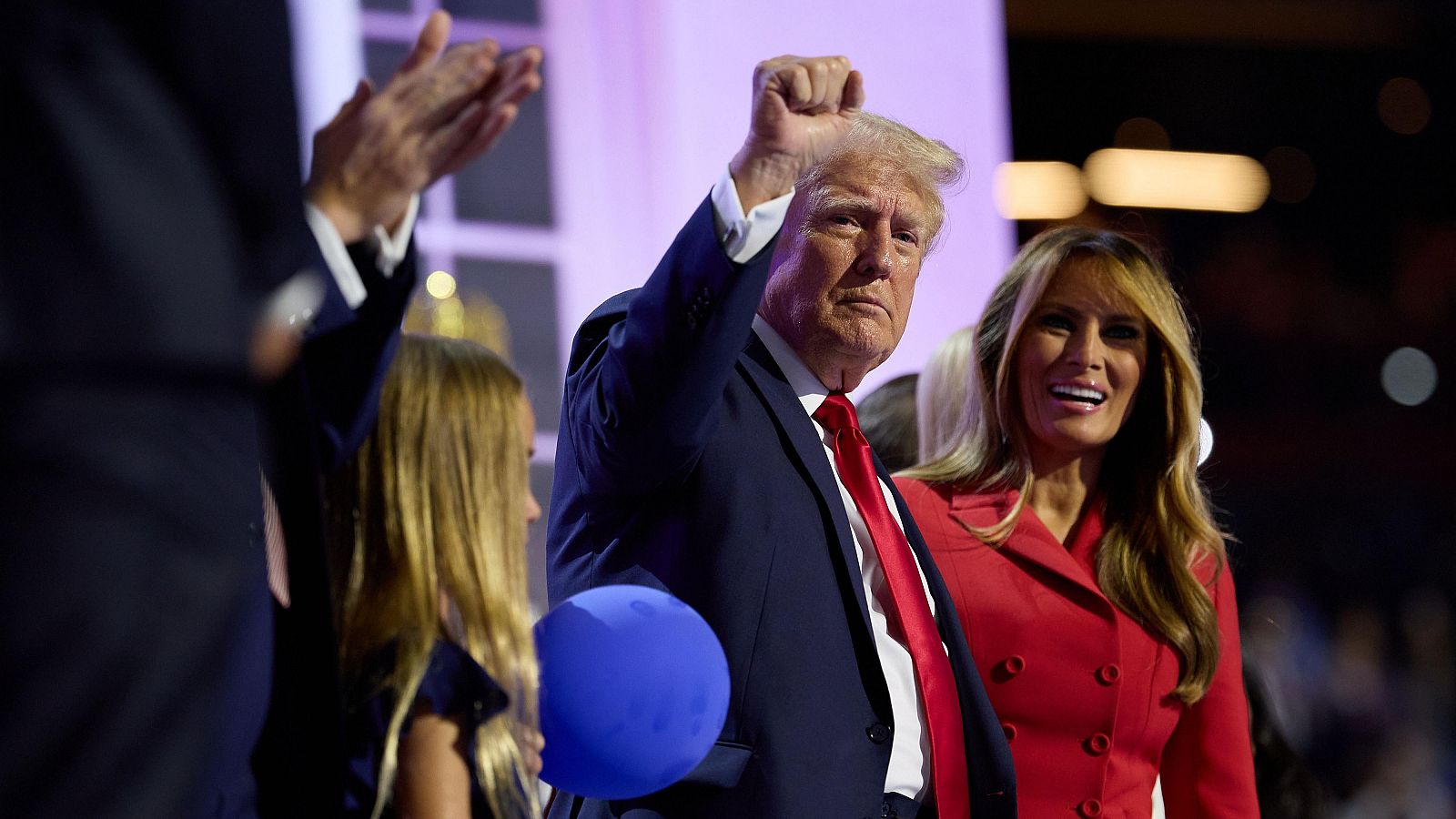 Trump se presenta como una estrella de rock | Ver