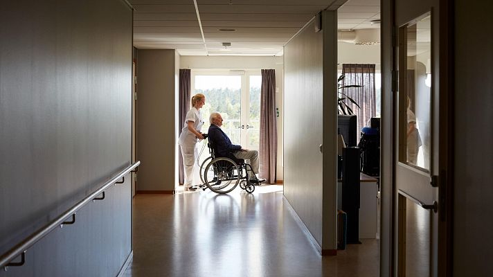 Telediario 1 - El Defensor del Pueblo pregunta a las comunidades por los pacientes vulnerables tras recibir el alta