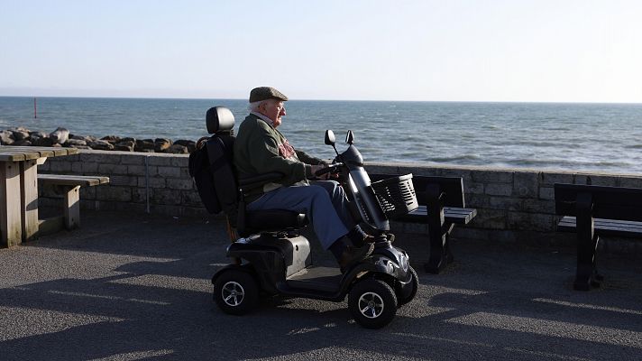 Telediario 1 - Los expertos alertan del uso indebido de 'scooters' entre los turistas en España