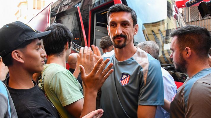Telediario 1 - El Atlético de Madrid agita la plantilla en el comienzo de la pretemporada