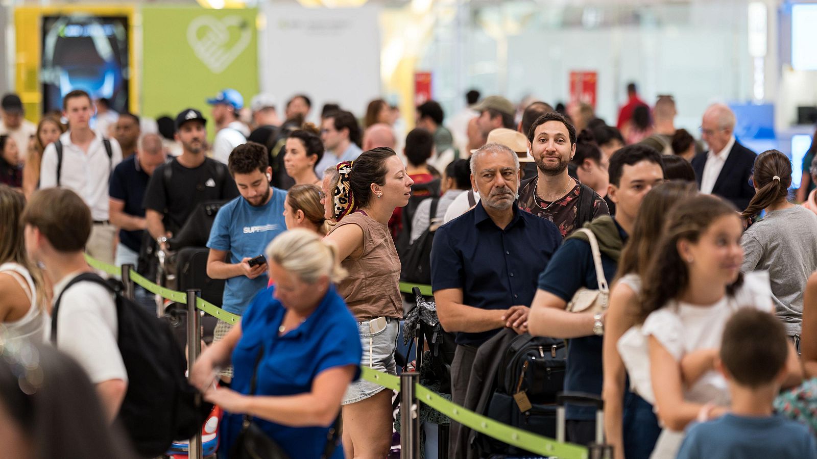 Un fallo de Microsoft provoca retrasos en los aeropuertos españoles | Ver